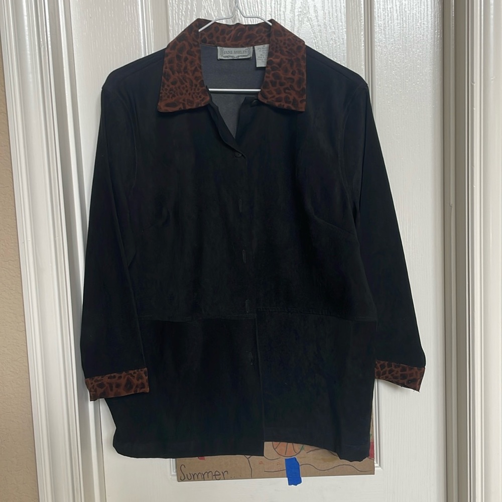 Jane Ashley button up leopard collar shirt size medium